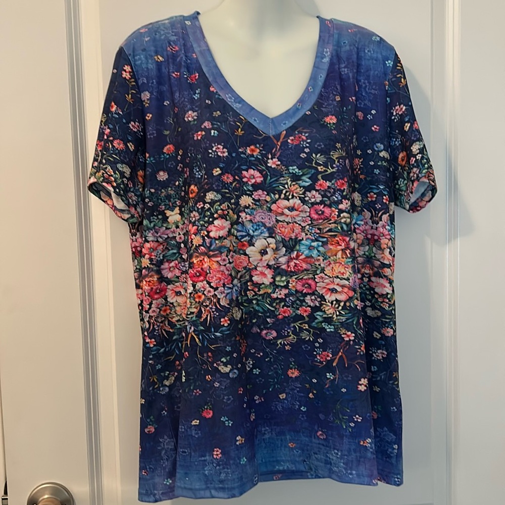 Flowers 💐 on this top